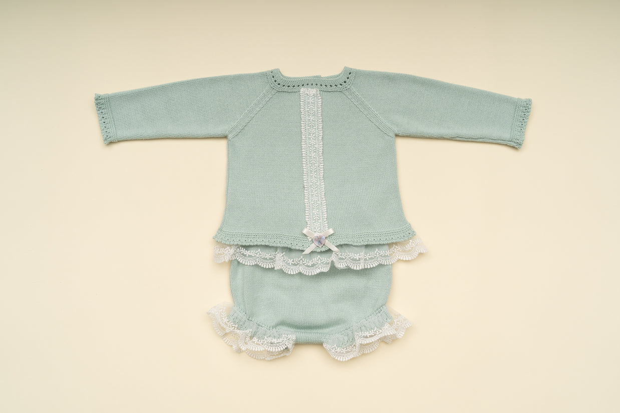 Elegant Baby Girl Knit Outfit with Lace Trim – 2-Piece Set