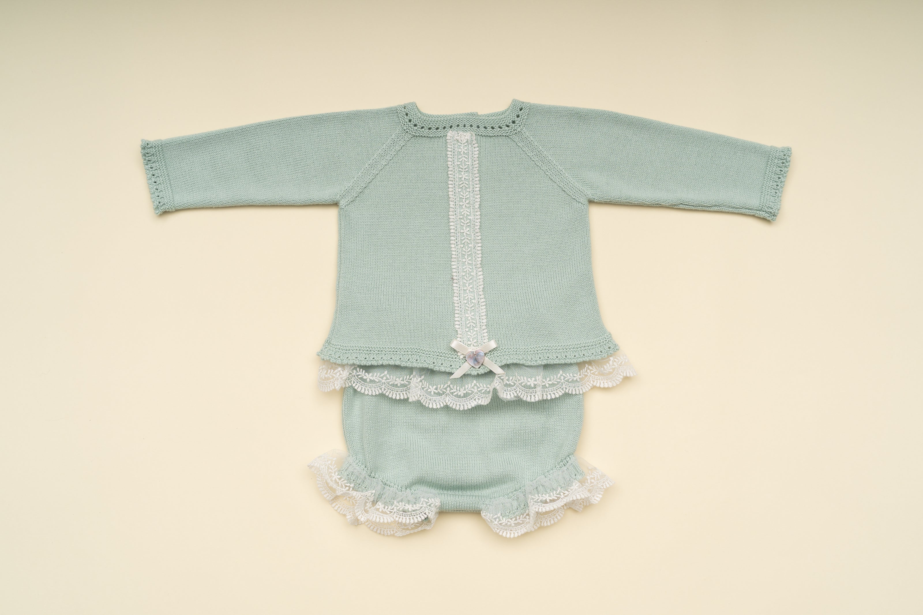 Elegant Baby Girl Knit Outfit with Lace Trim – 2-Piece Set