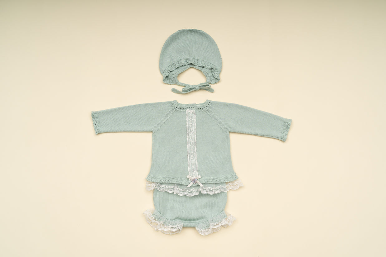 Elegant Baby Girl Knit Outfit with Lace Trim – 3-Piece Set