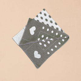 Elephant Embroidery Bodysuit & Beige Knit Heart Blanket