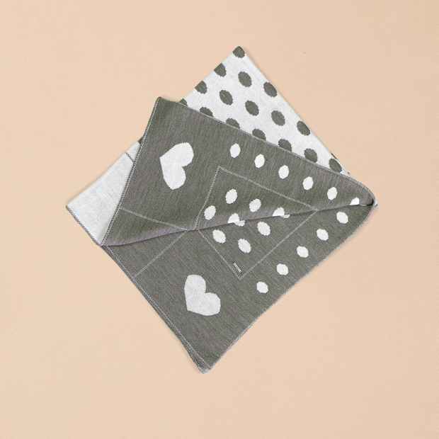 Elephant Embroidery Bodysuit & Beige Knit Heart Blanket